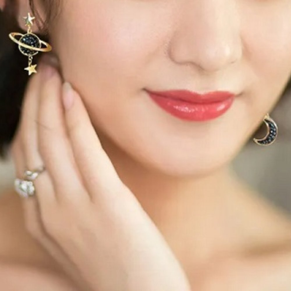 DESIGNER CELESTIAL GUNMETAL/GOLD CRYSTAL STAR/MOON/SATURN MISMATCH EARRINGS**NEW - Picture 4 of 4